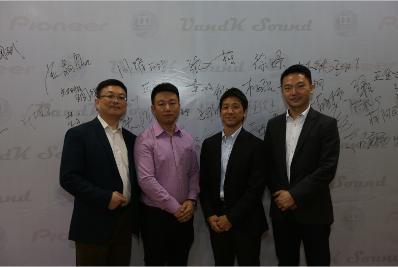 EMB(U~C(_N04_}1R1DVD74K