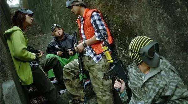 他们以拍摄A片的名义，在青春里大干一场