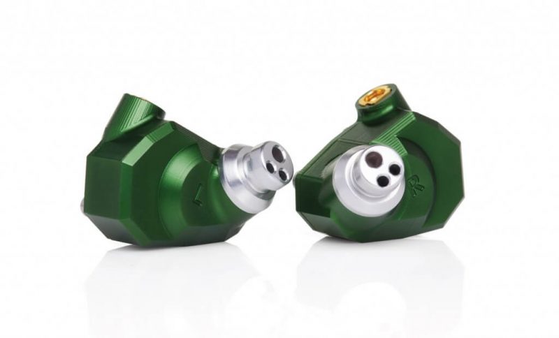 andromeda-4-1690x1024-earphones-1024x620