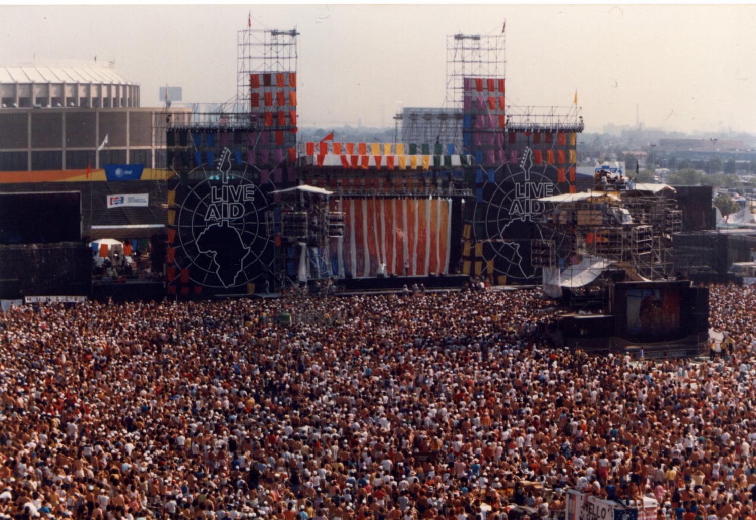 crowd_and_stage_wide1