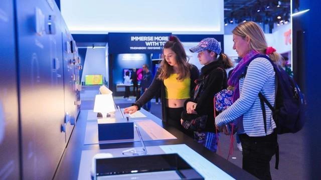 TCLéè®¯èµ°èªç è·¯çº¿ æ¢å å±å¹ææ¯ãAIå5Gåå±åæº 