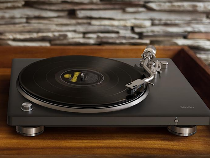 Denon推出DP-500BT黑胶唱机，让经典模拟音质融入现代无线聆听